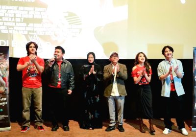 Nonton Bareng Mustahik, Baznas Perkuat Nilai Keluarga Lewat Film Takkan Ku Biarkan Kau Menangis